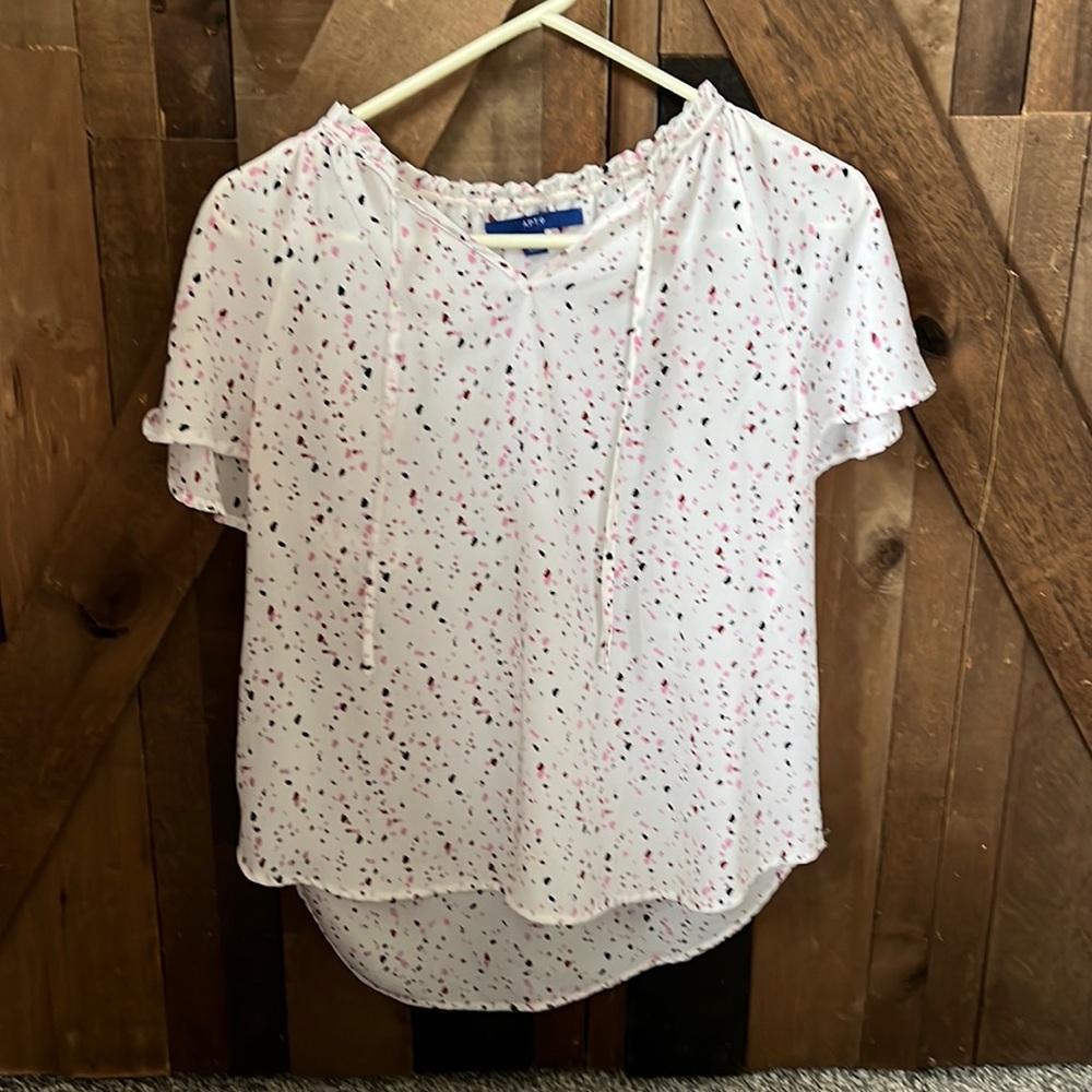 Apt 9 top